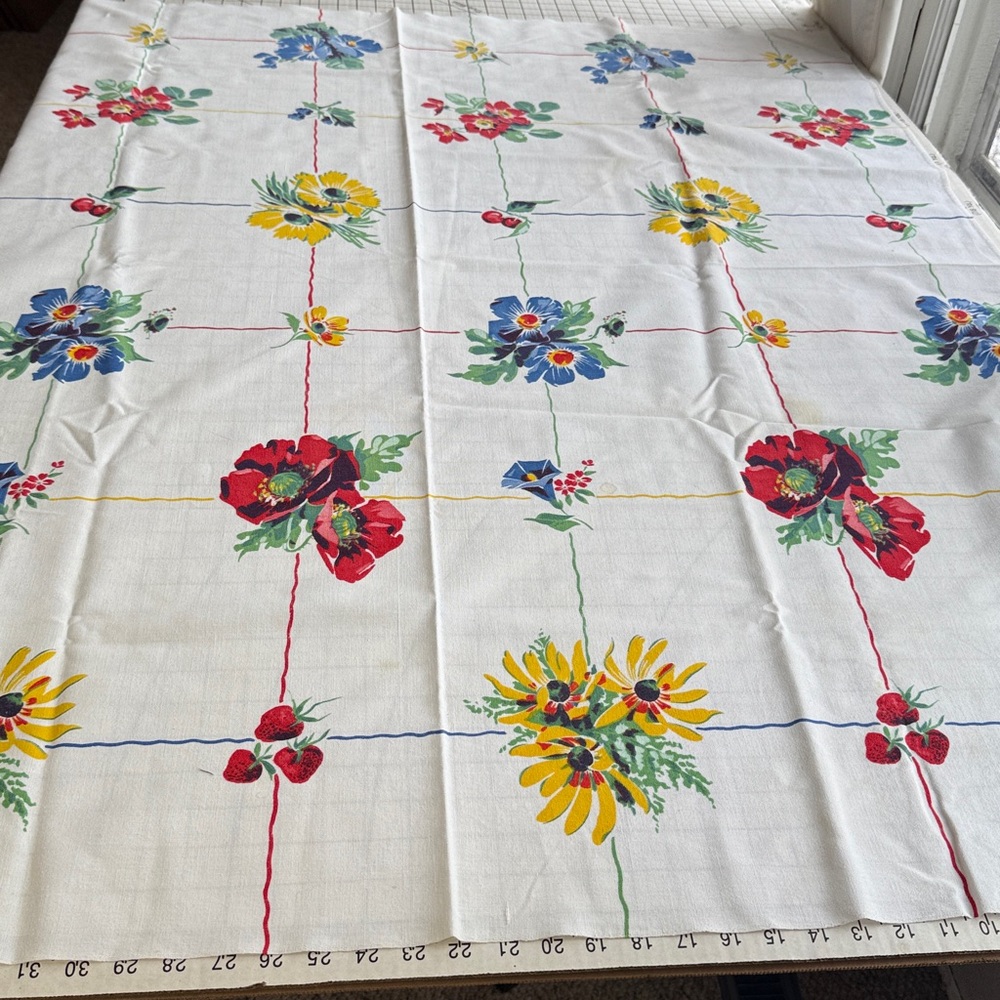 Vintage 1950s Floral & Strawberry Printed Tablecloth – Mid-Century Farmhouse - Picture 2 of 16